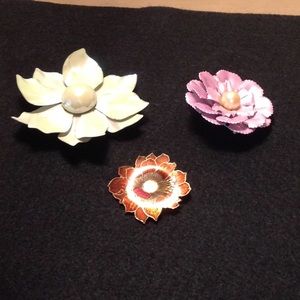 Flower Brooches- (3)